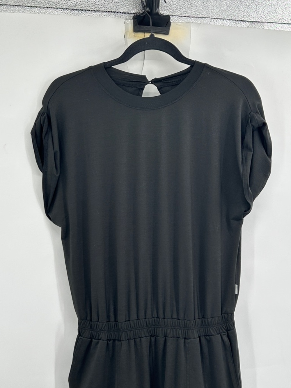 Vuori Women's Short Sleeve Lux Crew Neck Jumpsuit in Black Size Small - Picture 4 of 11